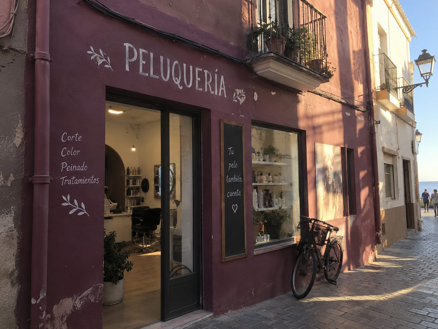 La puerta de Peluquería Aurora desde la calle
